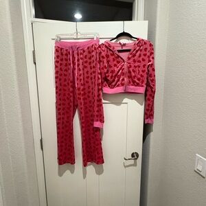 Pink hearts track suit hoodie perfect for Valentine's Day !